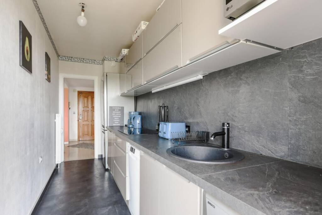 Sea View Apartment In Residence With Swimming Pool! Nice Buitenkant foto